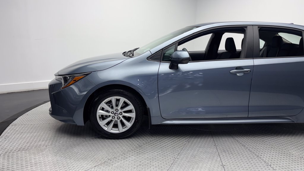 Used 2026 Toyota Corolla LE w/ LE Premium Package FWD image 5