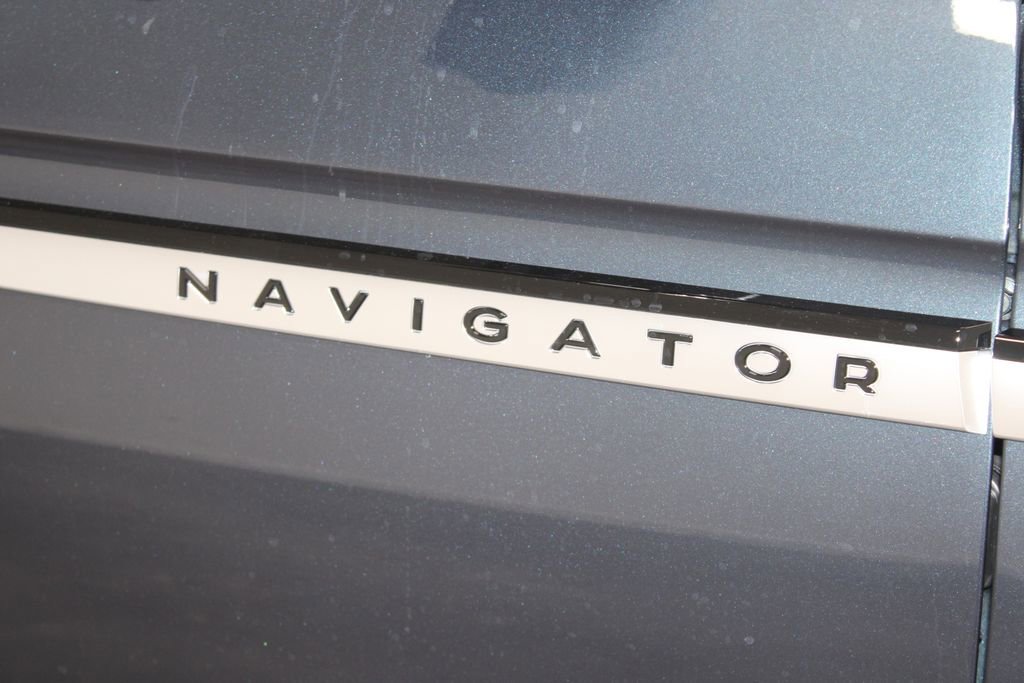 New 2026 Lincoln Navigator L Reserve AWD/4WD image 11