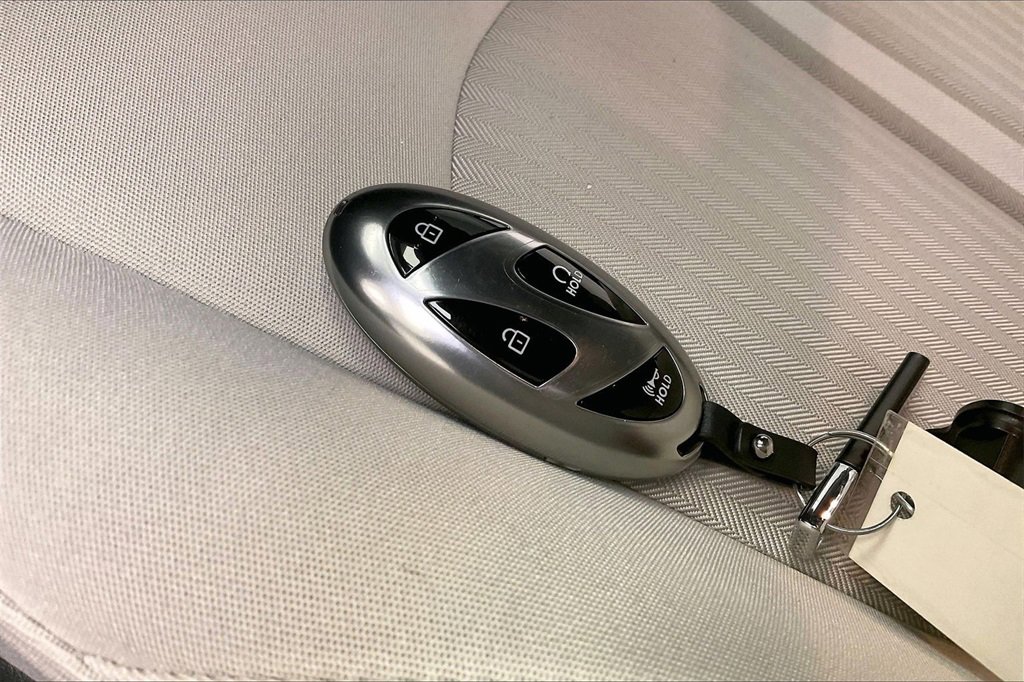 Certified 2025 Hyundai Sonata SE image 9