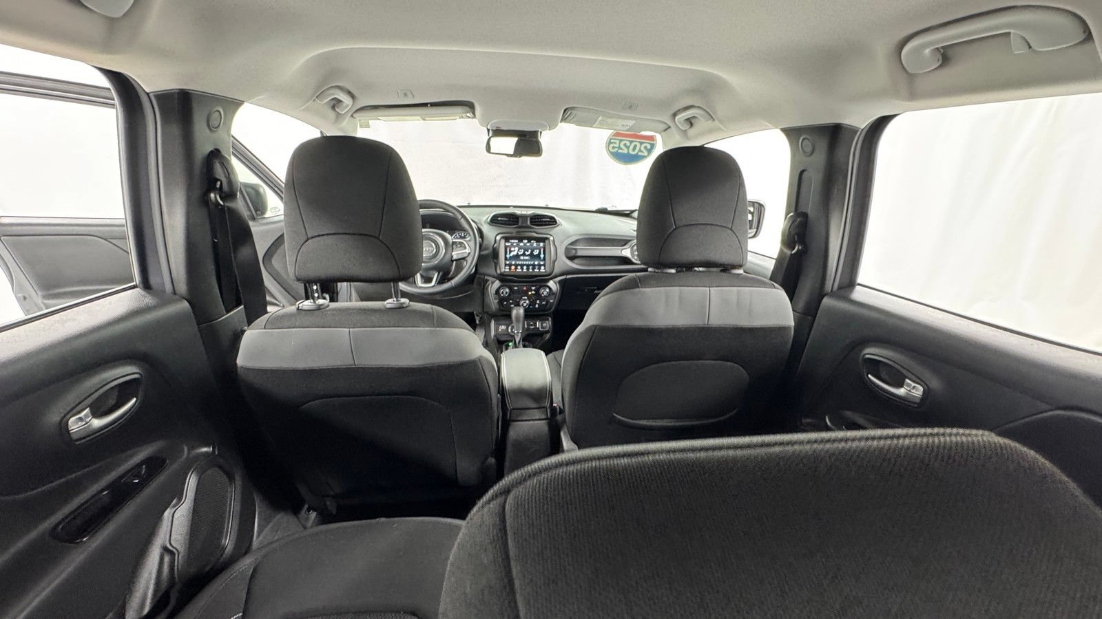 Used 2023 Jeep Renegade Latitude w/ Premium Group AWD/4WD image 17