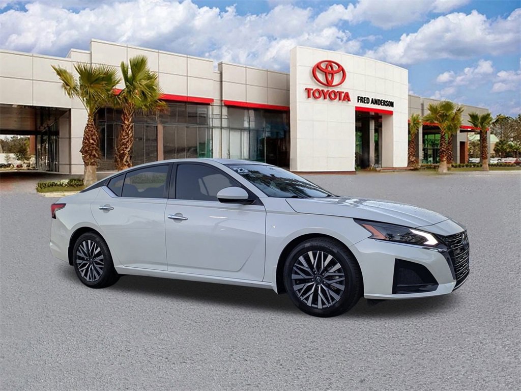 Used 2023 Nissan Altima 2.5 SV w/ SV Premium Package