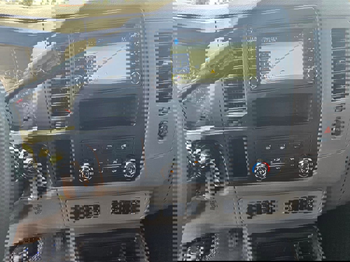 Used 2018 Nissan NV 3500 SL w/ Navigation Package image 21