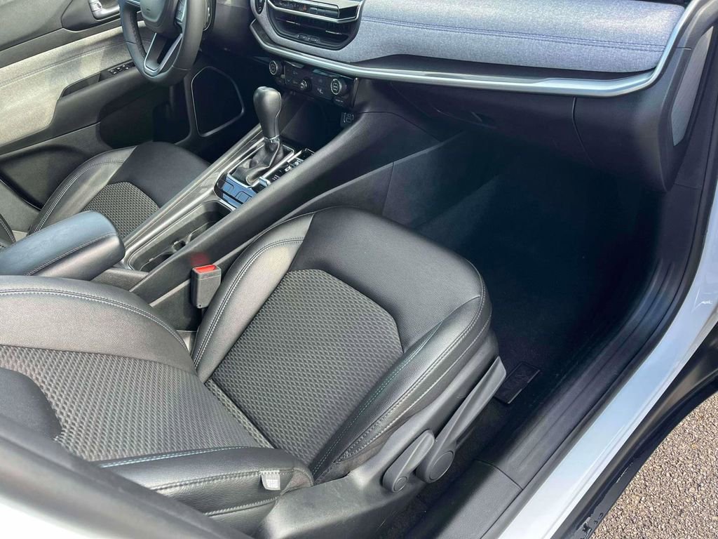 Used 2024 Jeep Compass Latitude AWD/4WD image 11