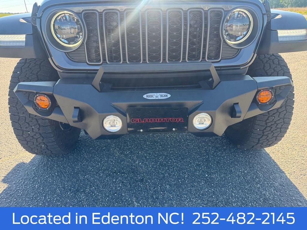 Used 2025 Jeep Gladiator Rubicon w/ Safety Group AWD/4WD image 24