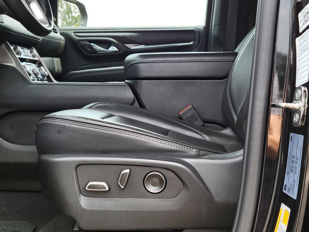 Used 2024 GMC Yukon XL Denali AWD/4WD image 25