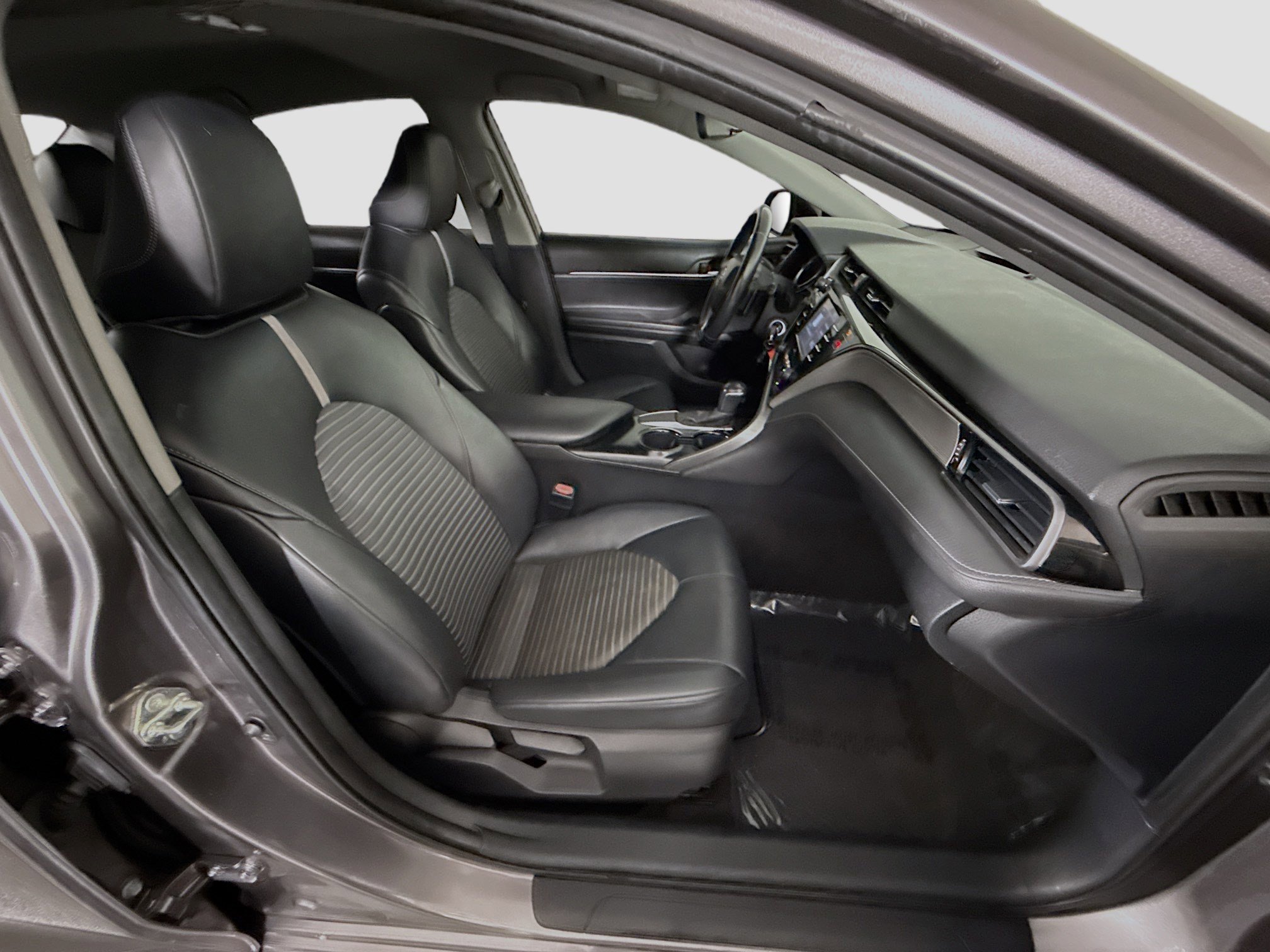 Used 2020 Toyota Camry SE FWD image 28