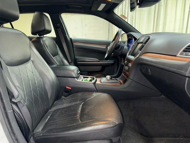 Used 2015 Chrysler 300 C Platinum w/ Harman/Kardon Audio Group AWD/4WD image 21