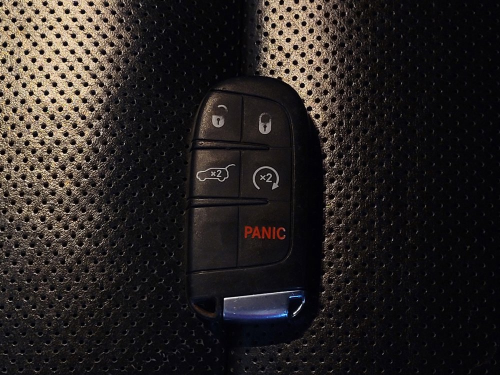 Used 2018 Jeep Grand Cherokee Overland AWD/4WD image 32