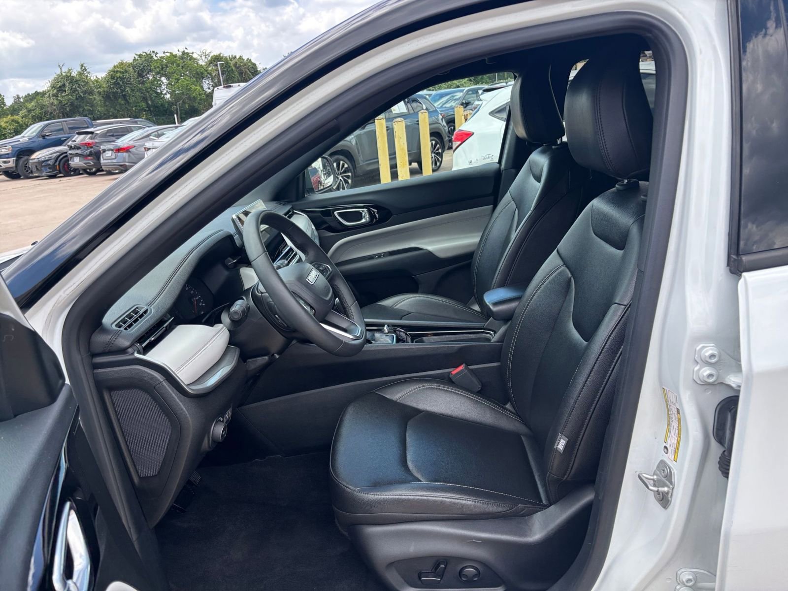 Used 2025 Jeep Compass Limited AWD/4WD image 28
