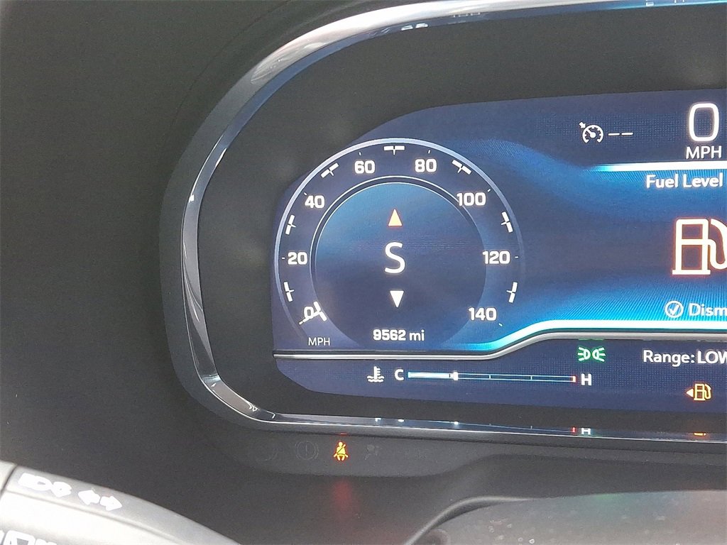 Used 2024 Chevrolet Tahoe LT w/ Luxury Package image 23