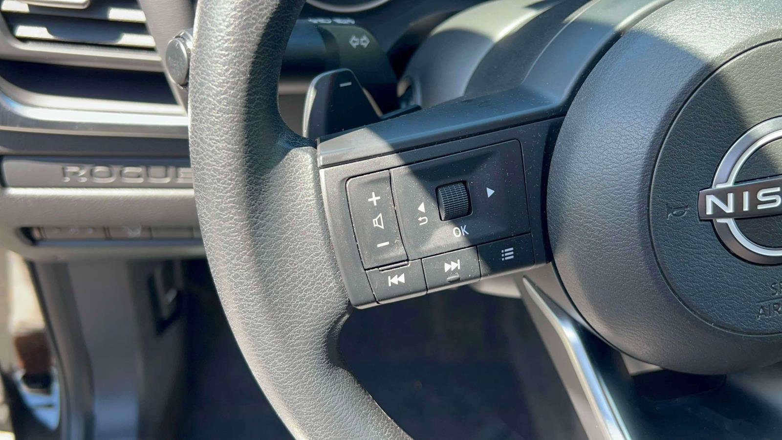 Used 2023 Nissan Rogue S AWD/4WD image 22