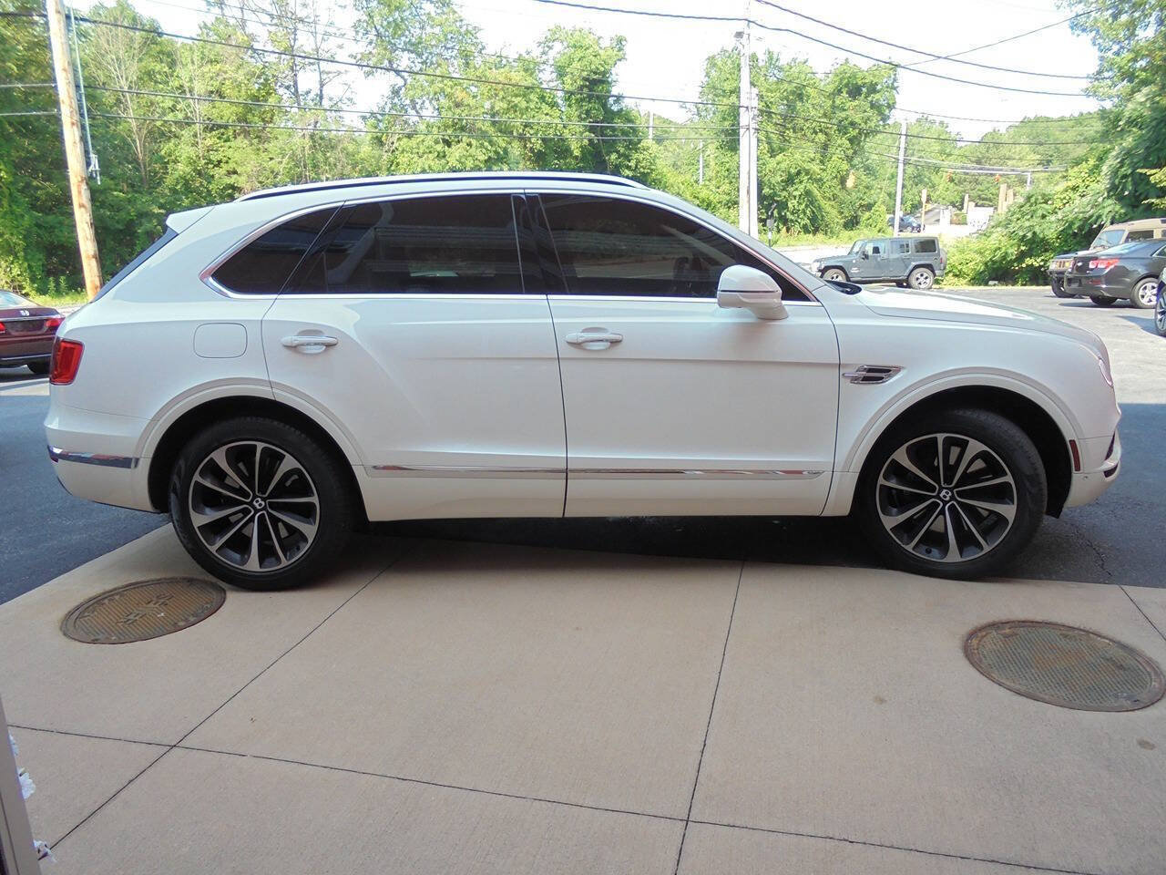 Used 2019 Bentley Bentayga AWD/4WD image 4