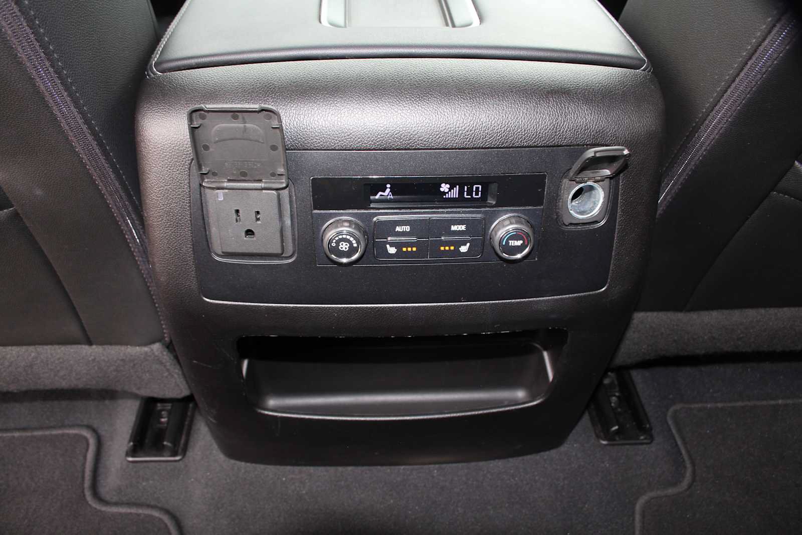Used 2019 GMC Yukon SLT RWD image 29