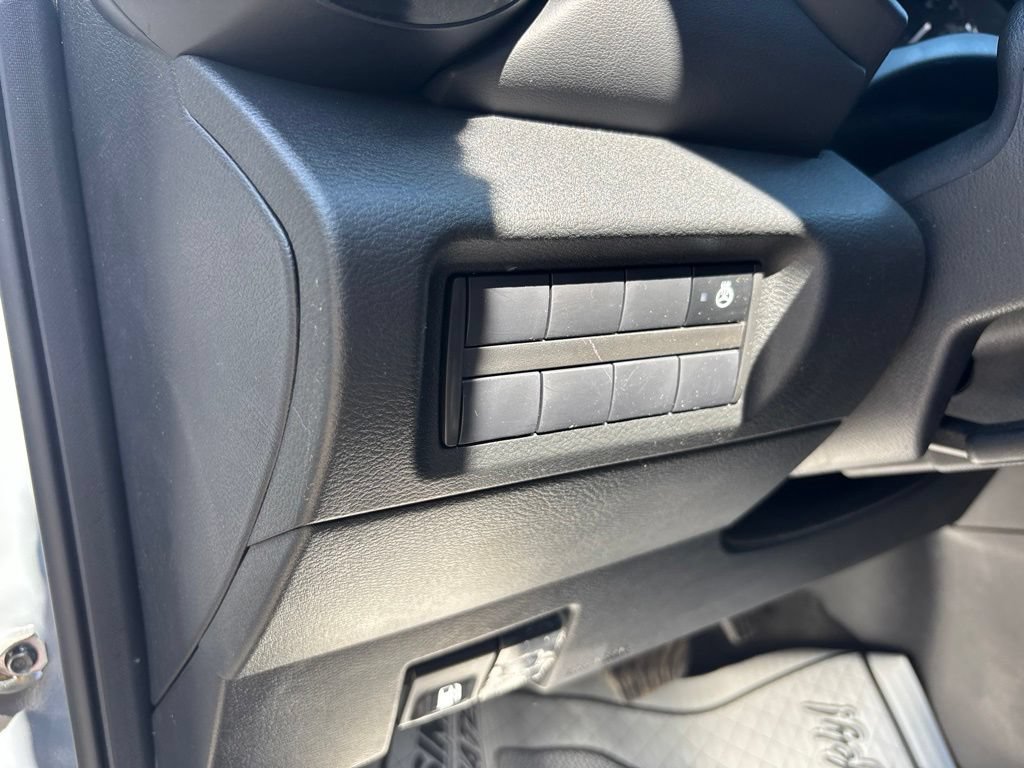 Used 2024 Nissan Kicks SR w/ SR Premium Package FWD image 17