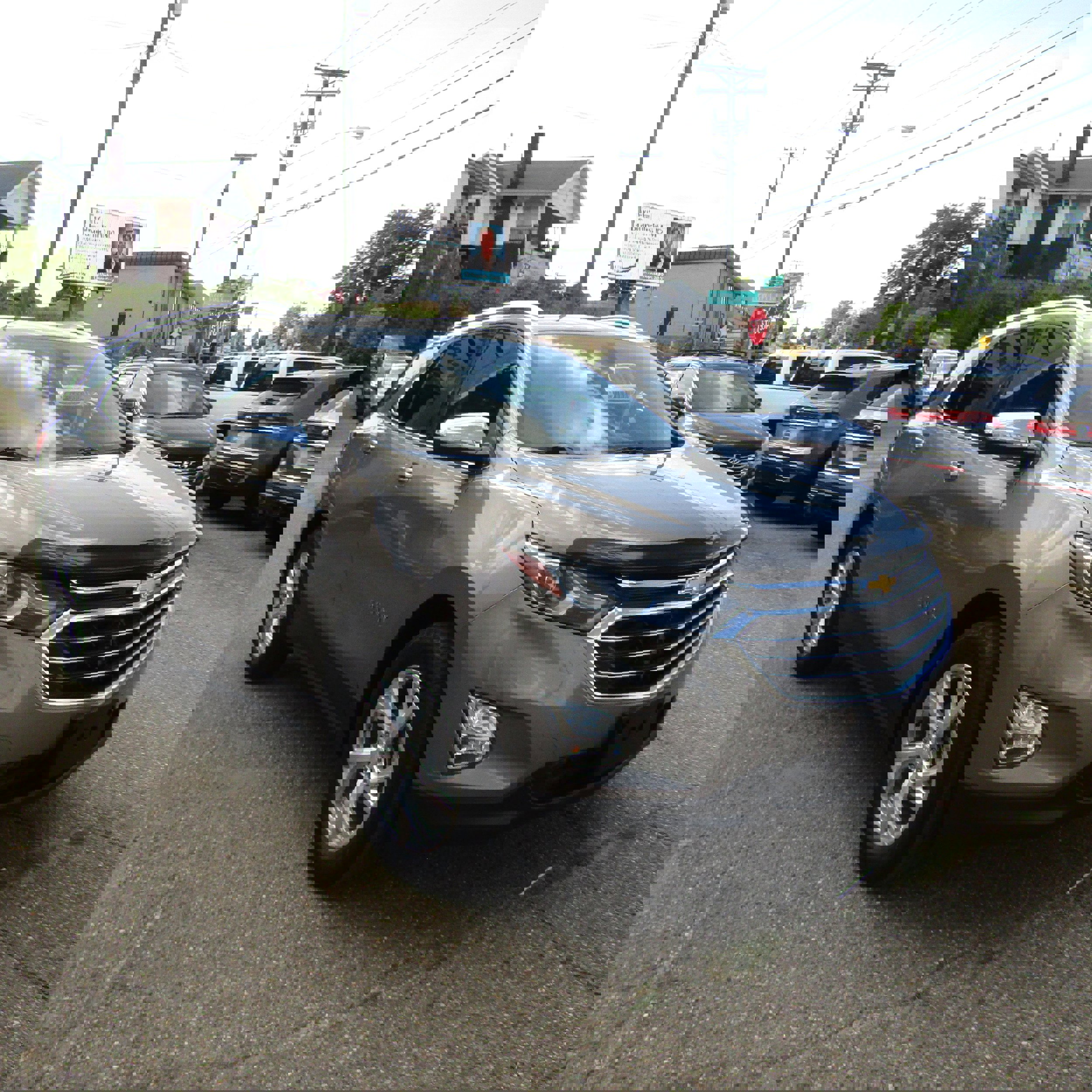 Used 2018 Chevrolet Equinox Premier image 2