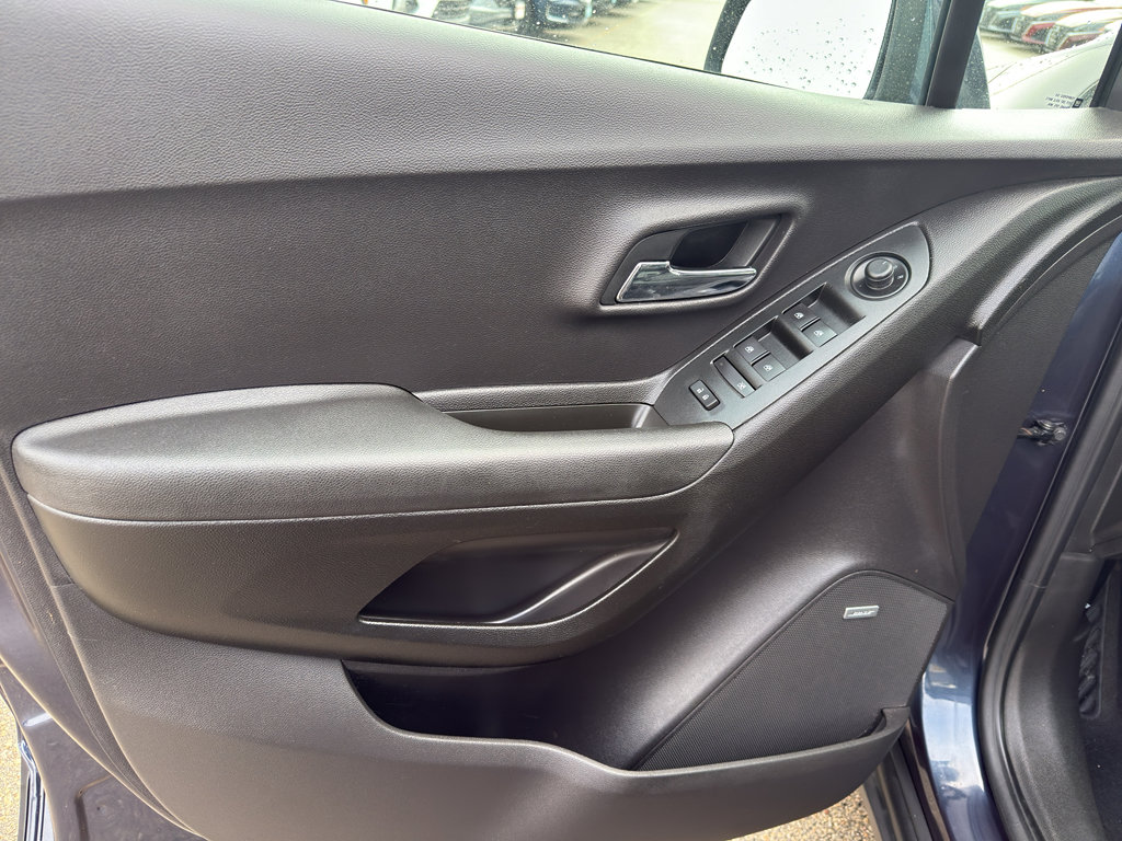 Used 2019 Chevrolet Trax LT w/ Sun & Sound Package image 13