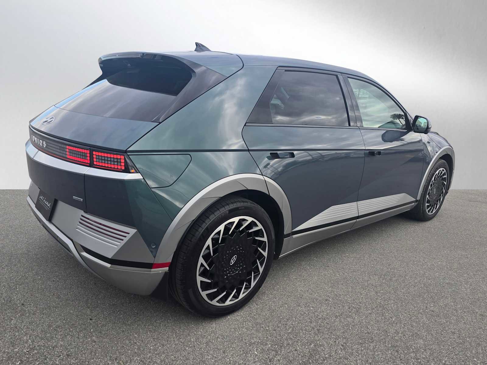 Used 2024 Hyundai Ioniq 5 Limited image 3