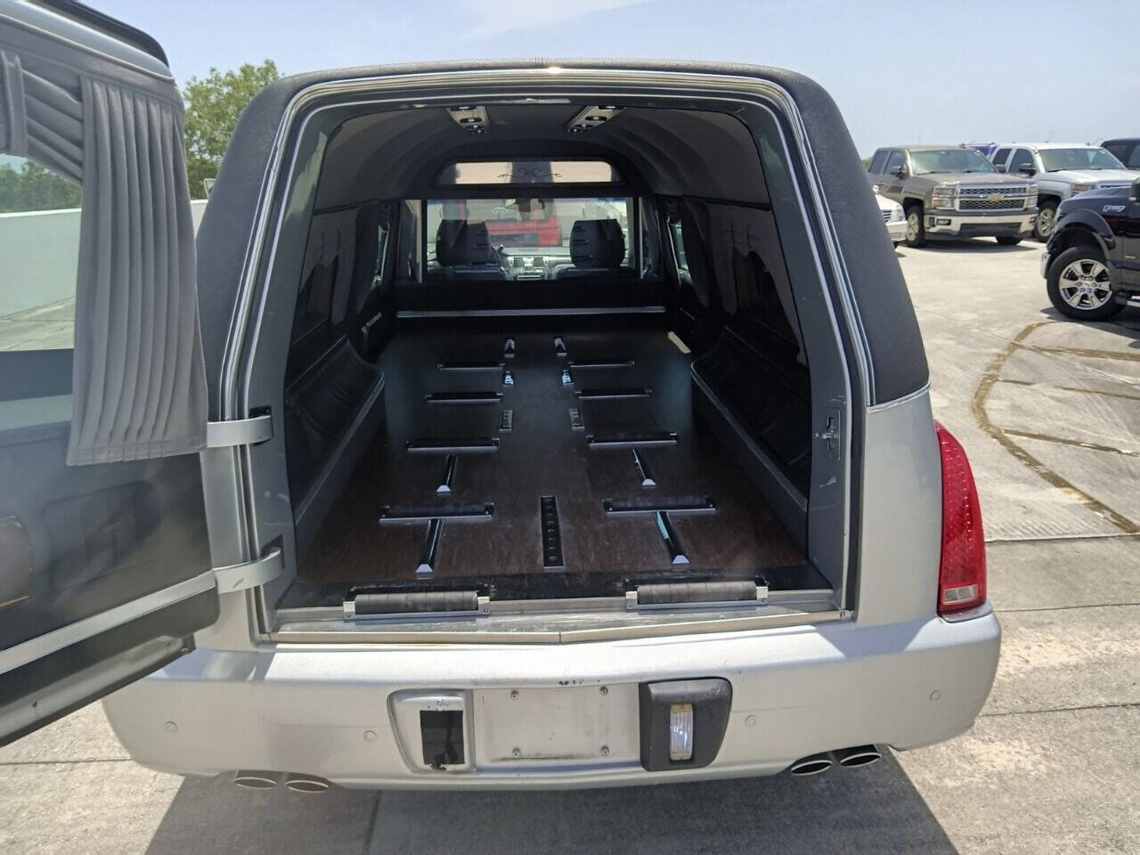 Used 2011 Cadillac DTS Hearse image 14