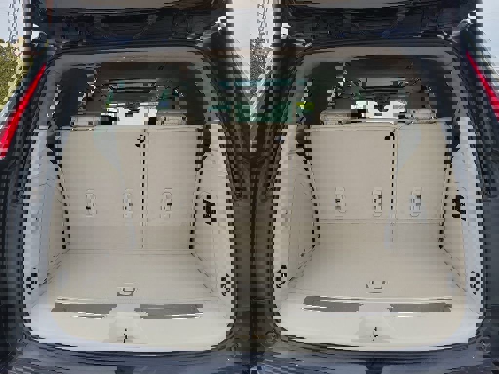 Certified 2022 Cadillac Escalade Premium Luxury Platinum image 7