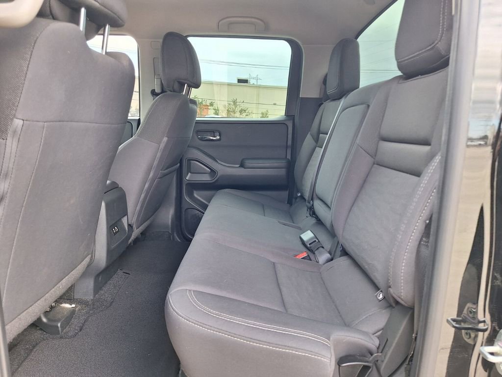 Used 2024 Nissan Frontier SV image 10