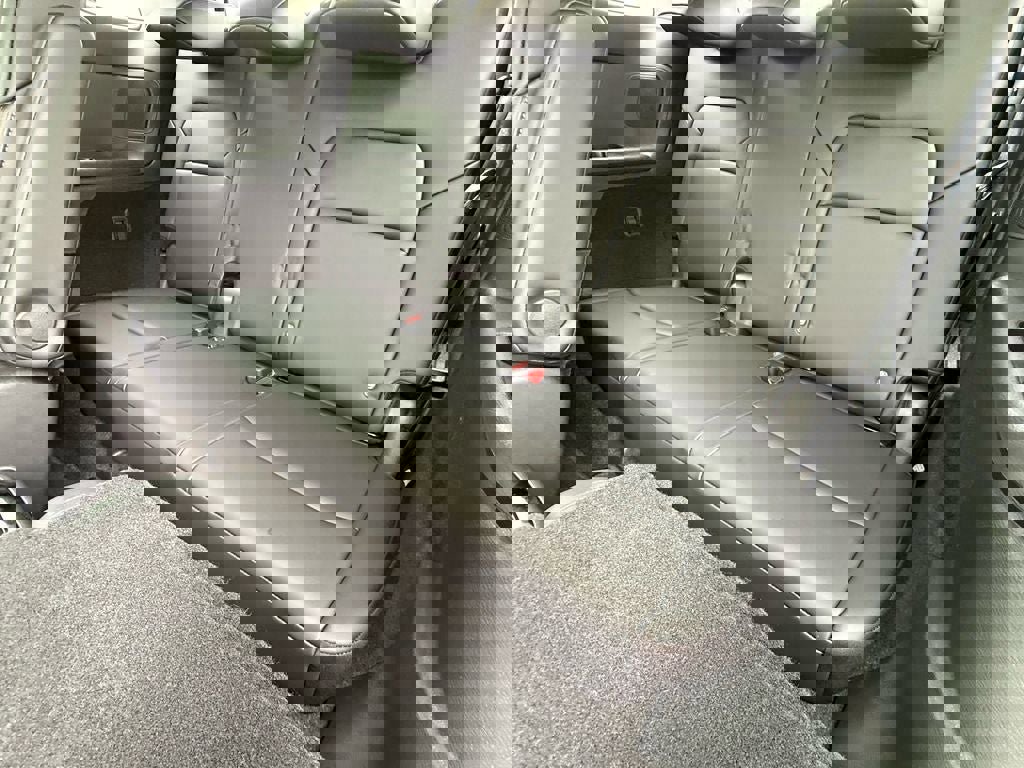 Used 2025 Nissan Pathfinder Platinum image 13