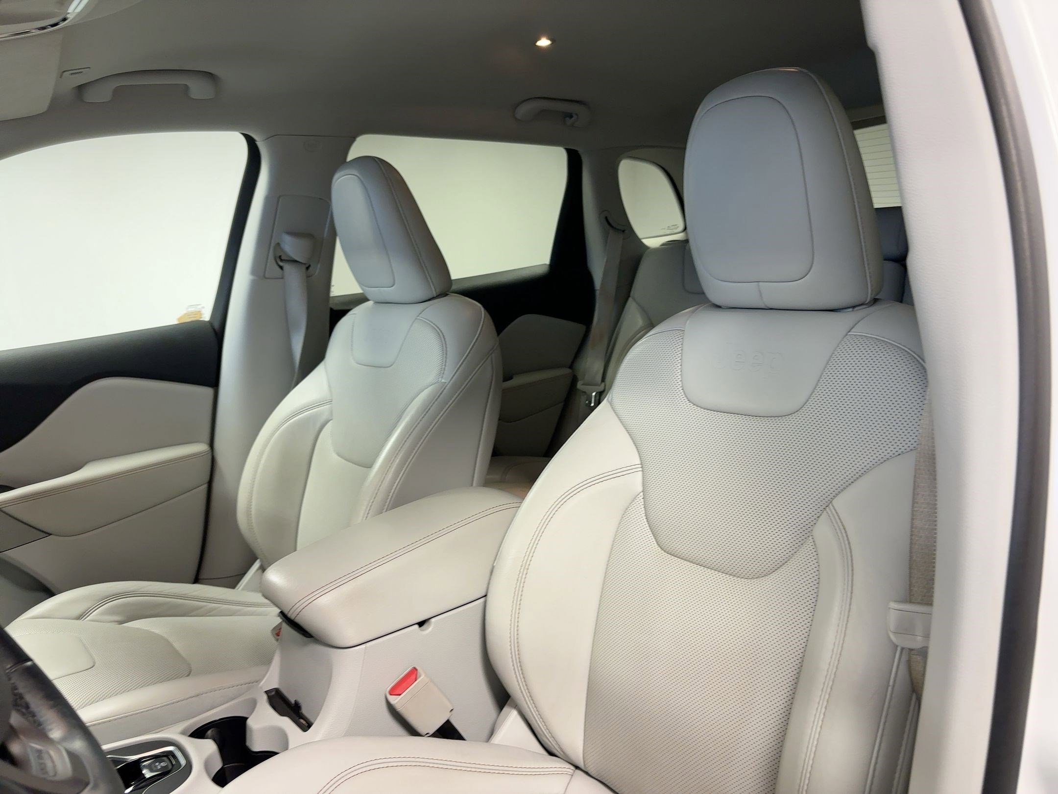 Used 2019 Jeep Cherokee Limited image 23