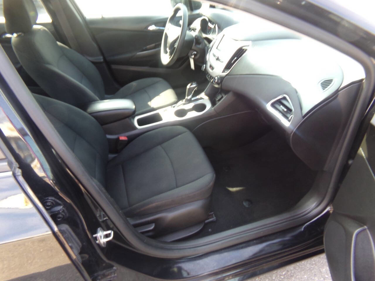 Used 2017 Chevrolet Cruze LS image 24