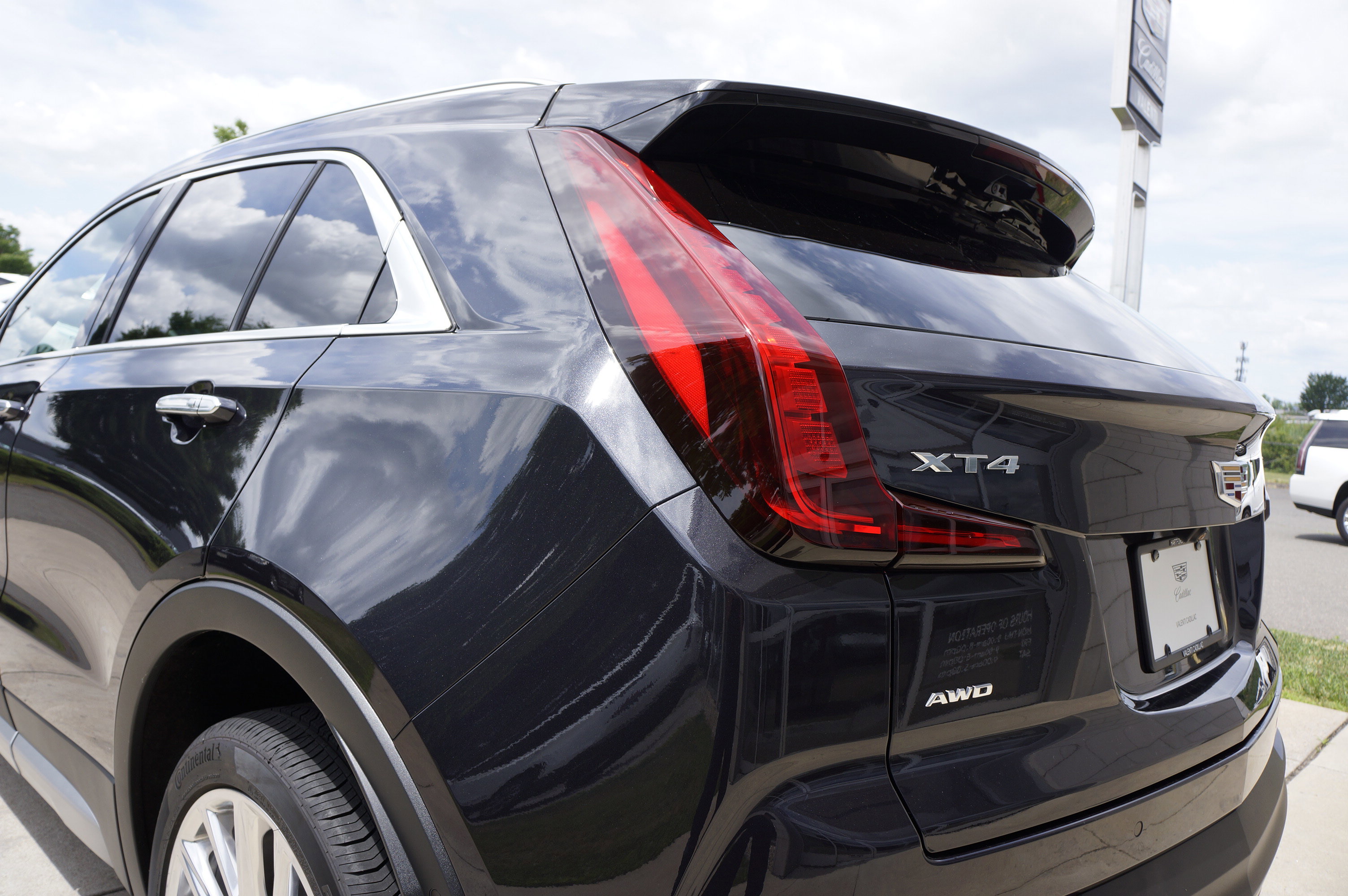 Used 2022 Cadillac XT4 Premium Luxury w/ Technology Package image 19