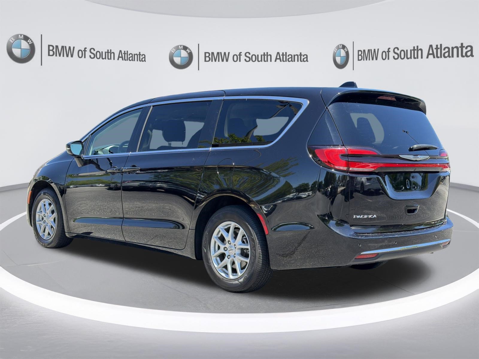 Used 2024 Chrysler Pacifica Touring-L FWD image 23