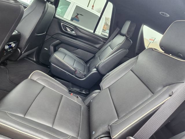 Used 2023 GMC Yukon SLT w/ SLT Luxury Package image 8