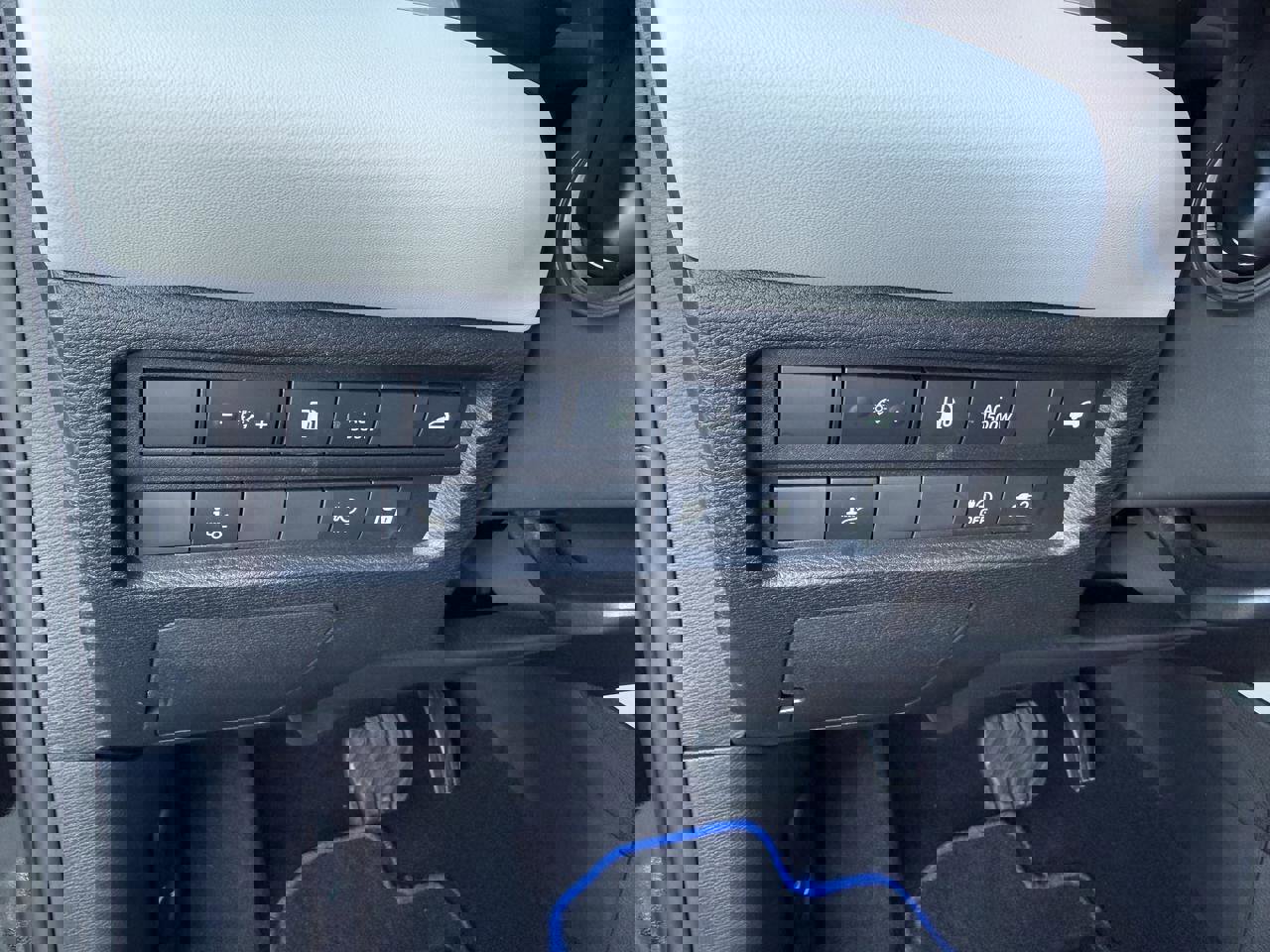 Used 2024 Mitsubishi Outlander SEL image 13