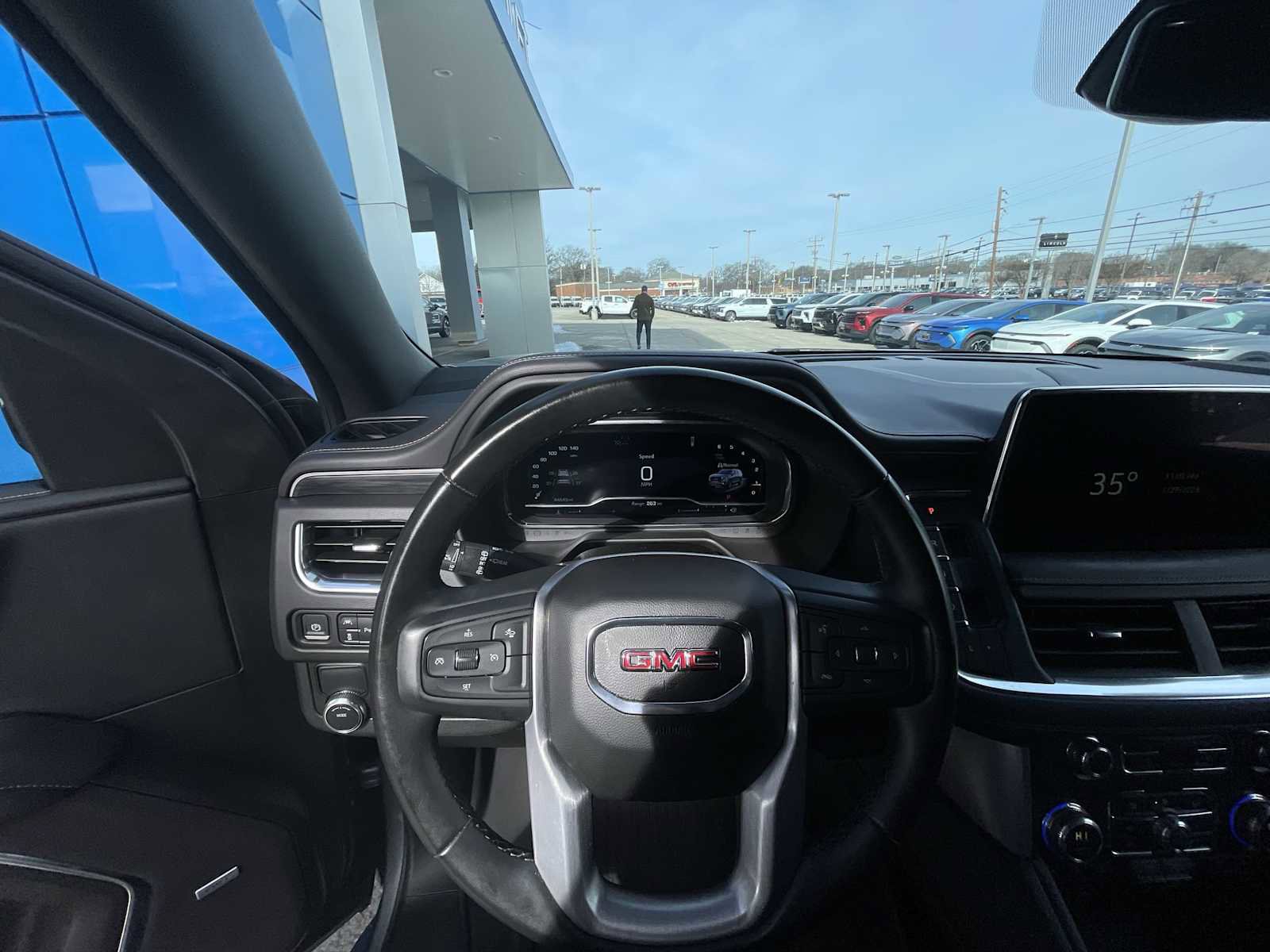 Used 2024 GMC Yukon XL SLT image 10