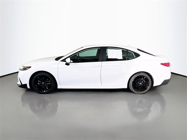 Used 2025 Toyota Camry SE image 4