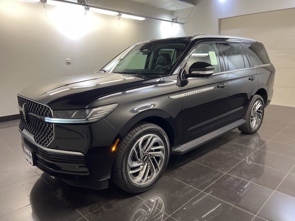 New 2026 Lincoln Navigator Premiere AWD/4WD image 3