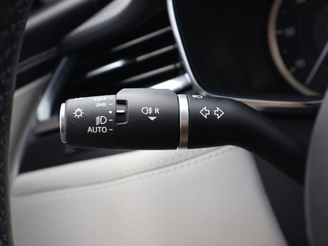 Used 2023 Jaguar XF R-Dynamic SE image 16