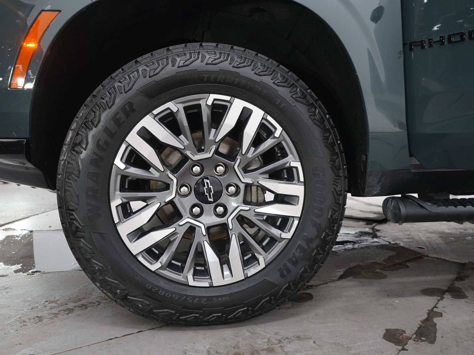 Used 2025 Chevrolet Tahoe Z71 AWD/4WD image 32
