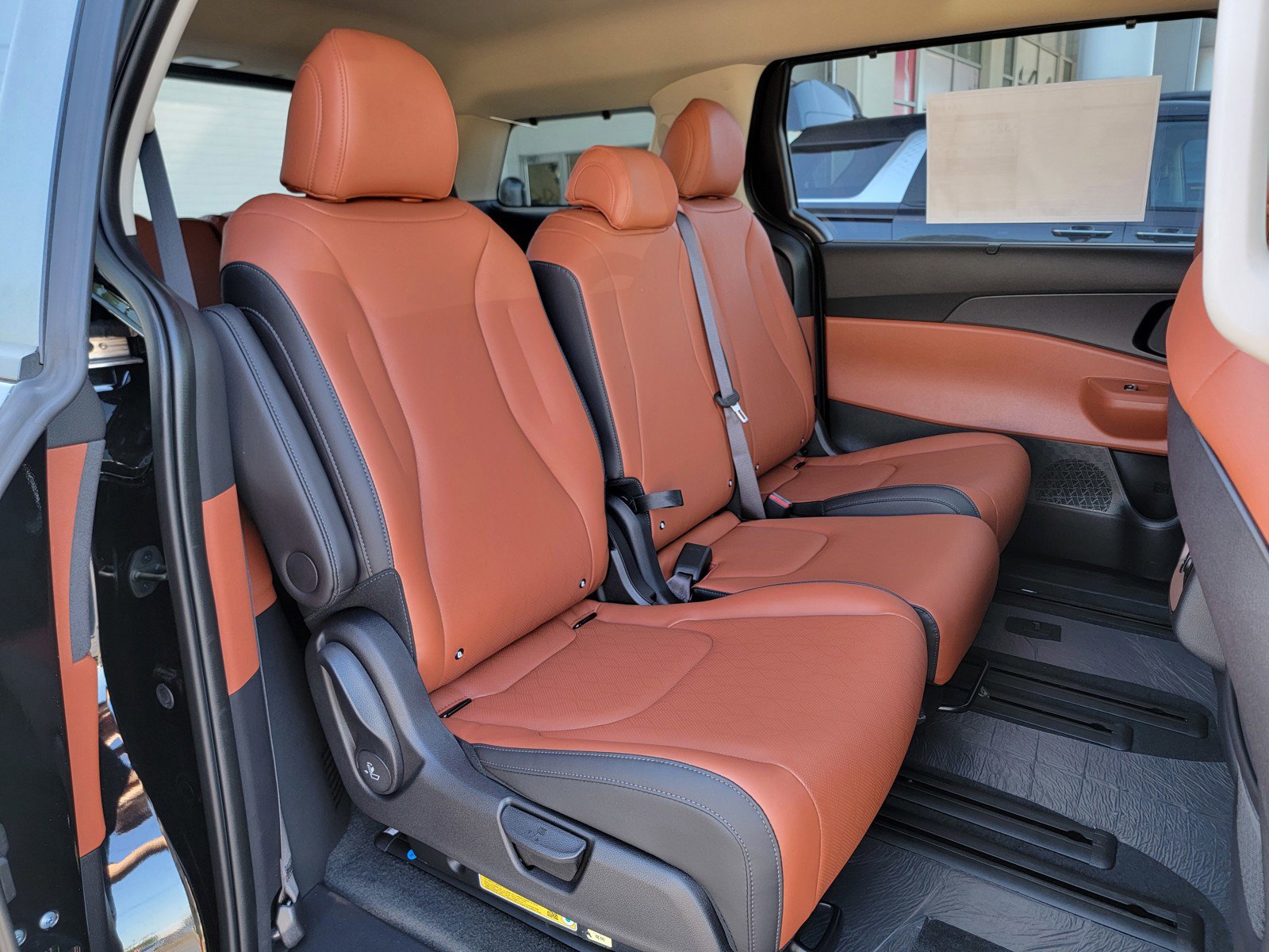 New 2026 Kia Carnival EX image 18