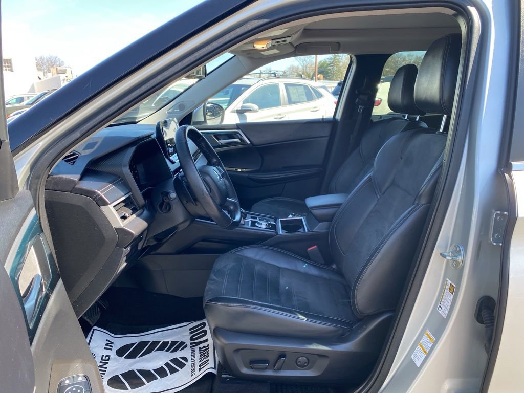 Used 2022 Mitsubishi Outlander SE image 13