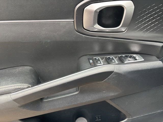 Used 2023 Kia Sorento LX image 13