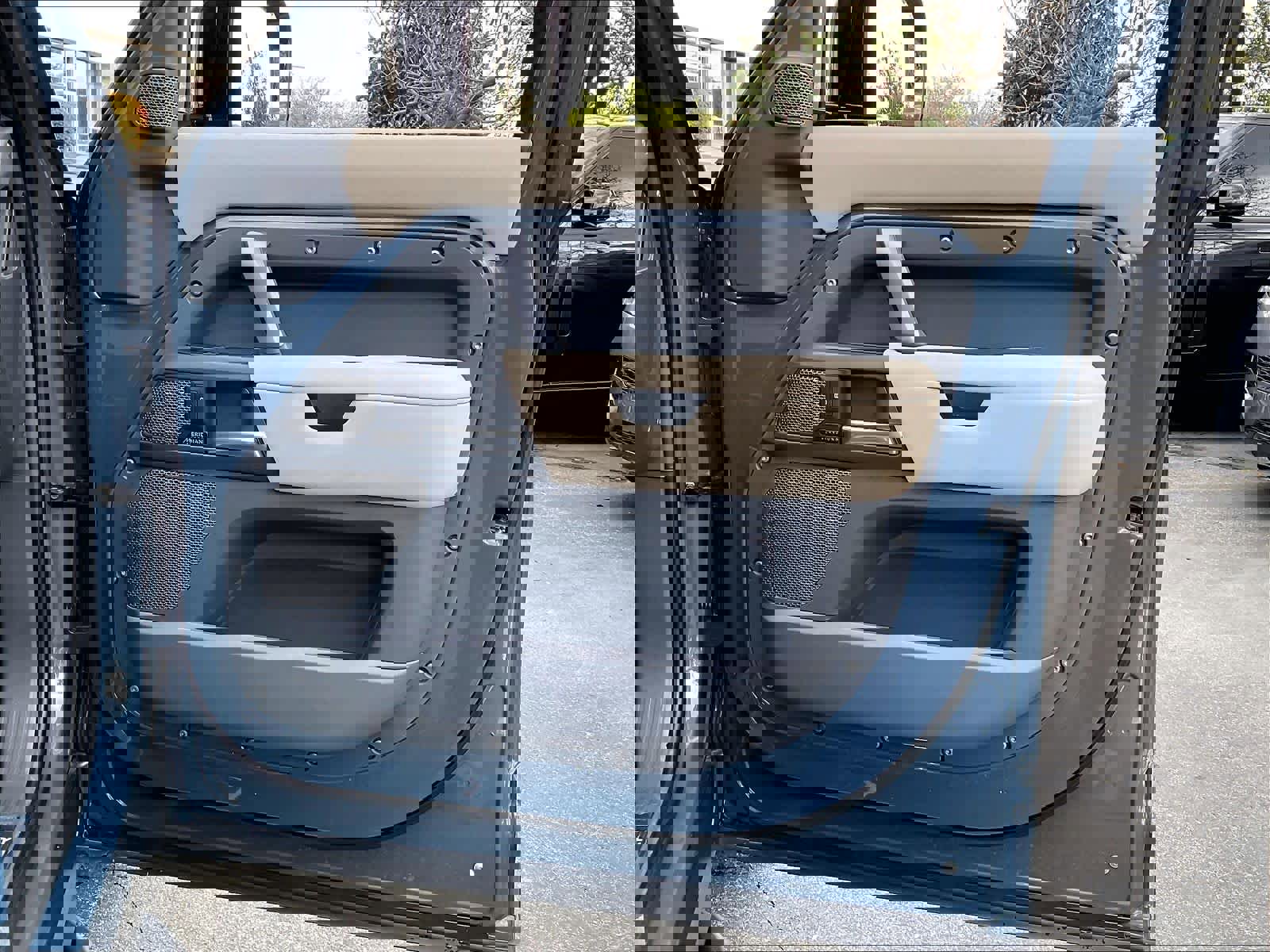 Used 2022 Land Rover Defender 110 X-Dynamic SE image 26