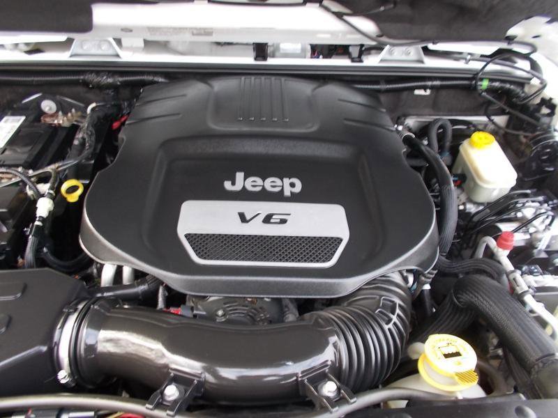 Used 2014 Jeep Wrangler Unlimited Sahara AWD/4WD image 19
