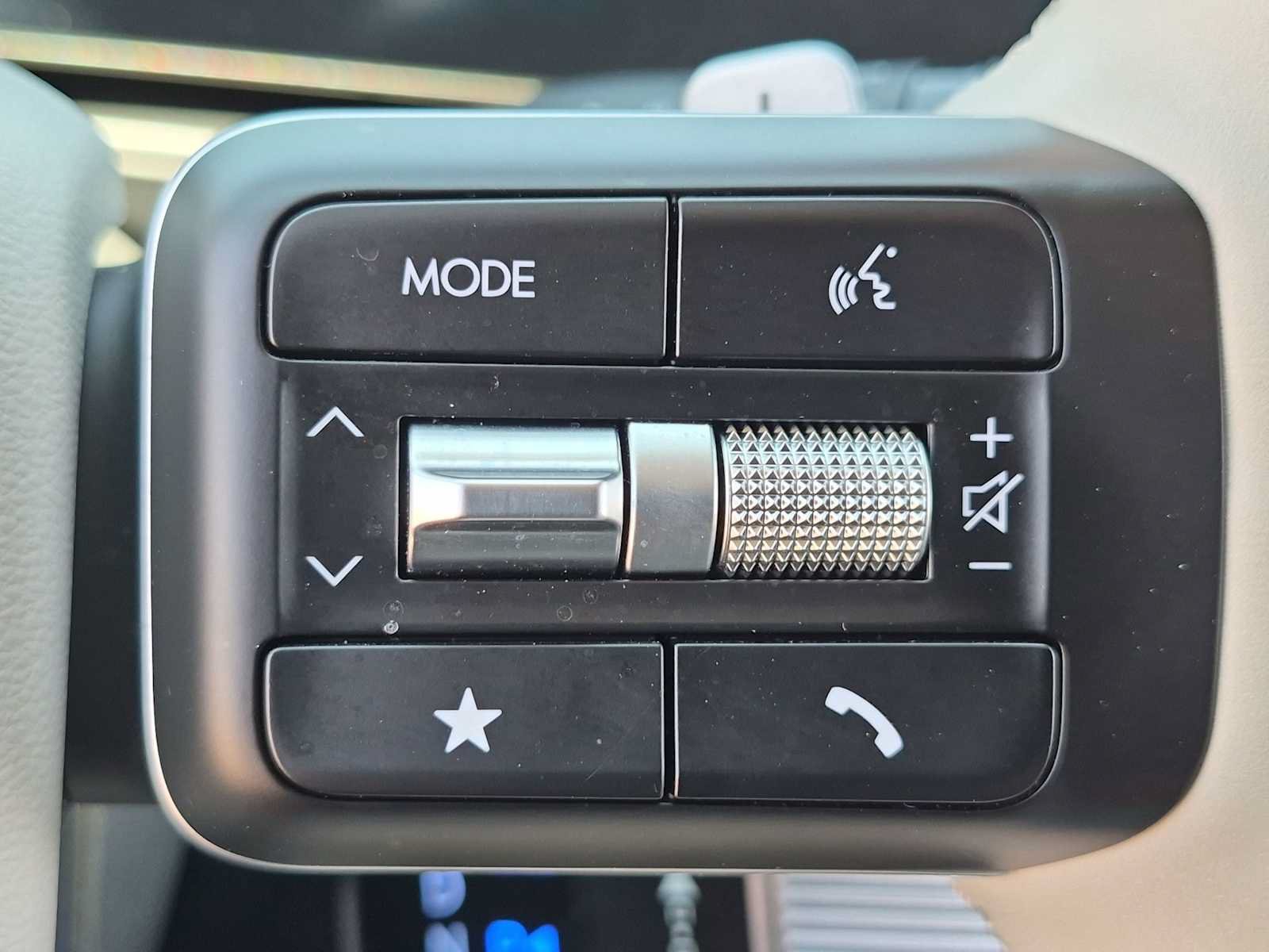 Used 2025 Hyundai Santa Fe SEL FWD image 24