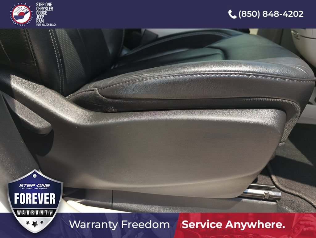 Used 2022 Chrysler Pacifica Touring-L FWD image 36