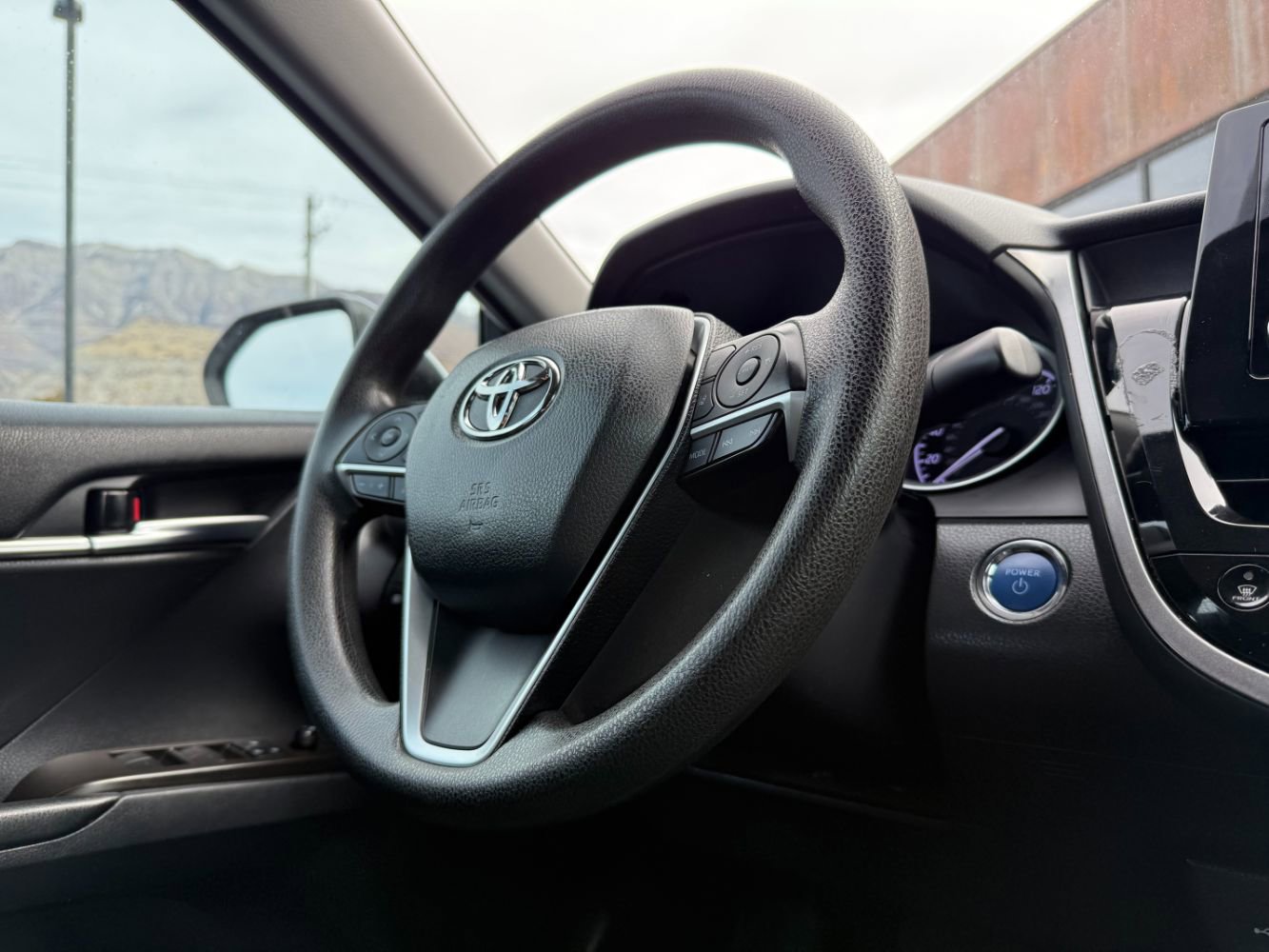 Used 2021 Toyota Camry LE image 9