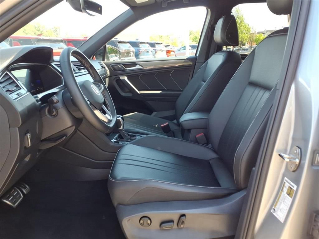 Used 2023 Volkswagen Tiguan SE R-Line FWD image 11