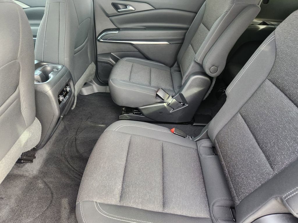 Used 2025 Chevrolet Traverse LT image 29