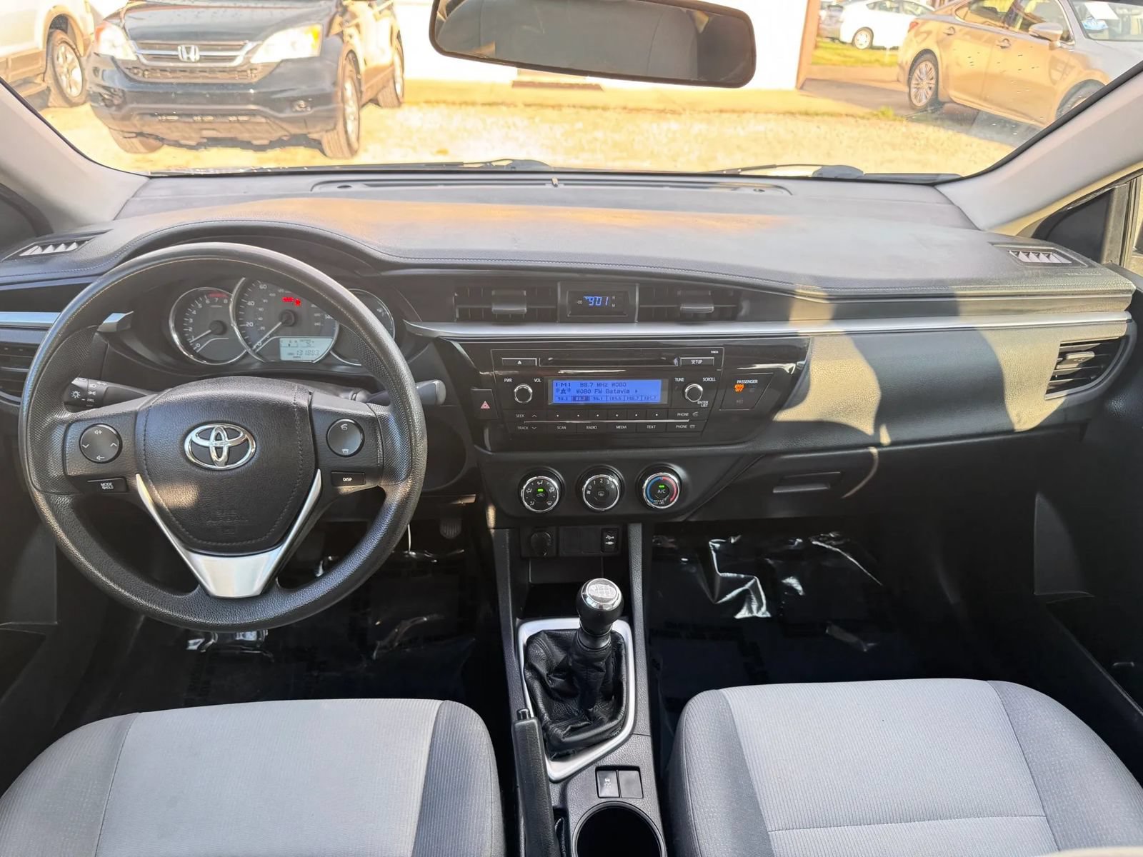 Used 2015 Toyota Corolla L FWD image 3