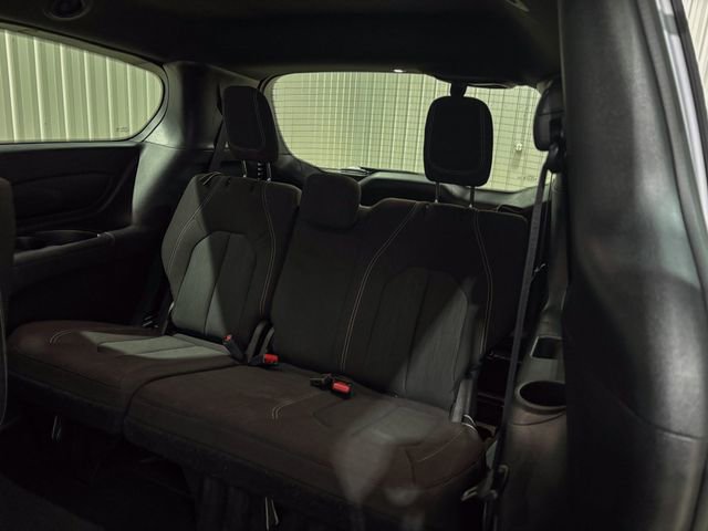 Used 2023 Chrysler Pacifica Touring image 23
