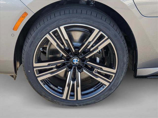 New 2026 BMW 750e xDrive w/ Executive Package image 10