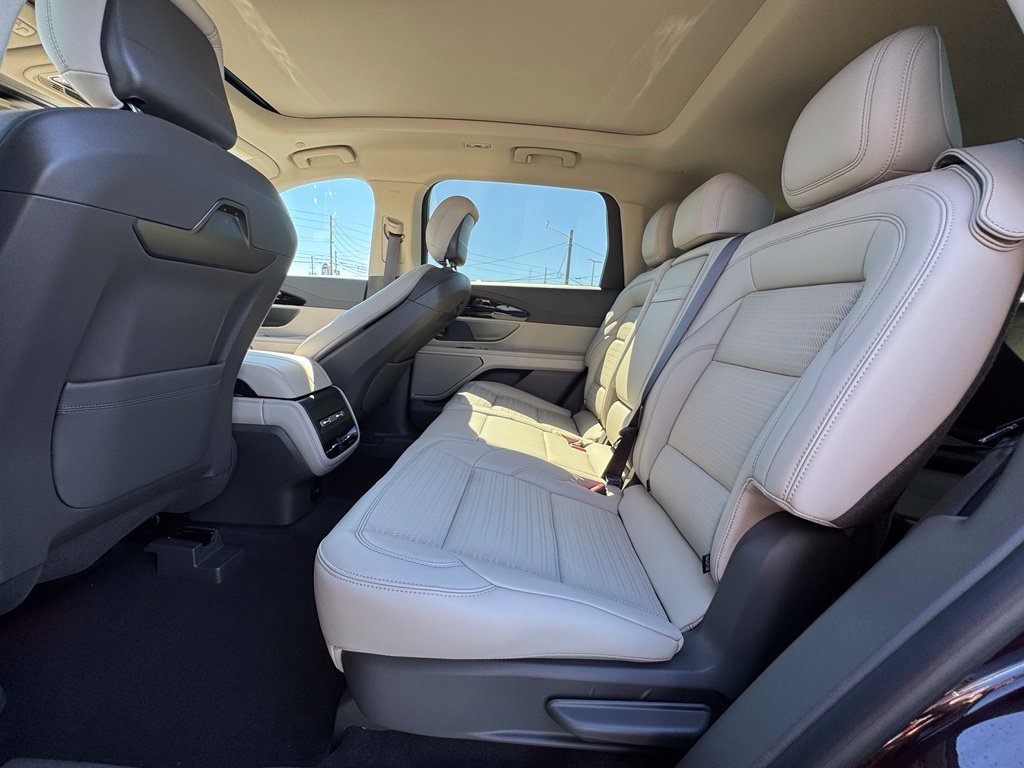 Used 2025 Lincoln Nautilus Reserve w/ Jet Appearance Package AWD/4WD image 38